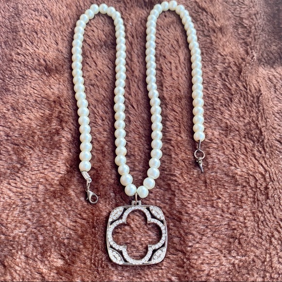 Forever 21 Jewelry - Beautiful Pearl white Long Necklace!❤️ Brand New